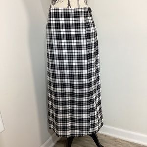 .111 Carolina Blues Women’s Black White Plaid Aline Maxi Skirt One Big Button
